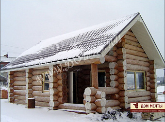Баня из бревна зимней рубки